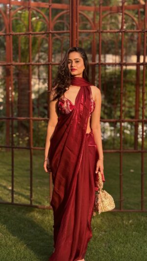 Vanya Bahl Instagram - Sunday Mood in @varun_bahl ❤️
•
Channelling my inner Poo @kareenakapoorkhan 👀