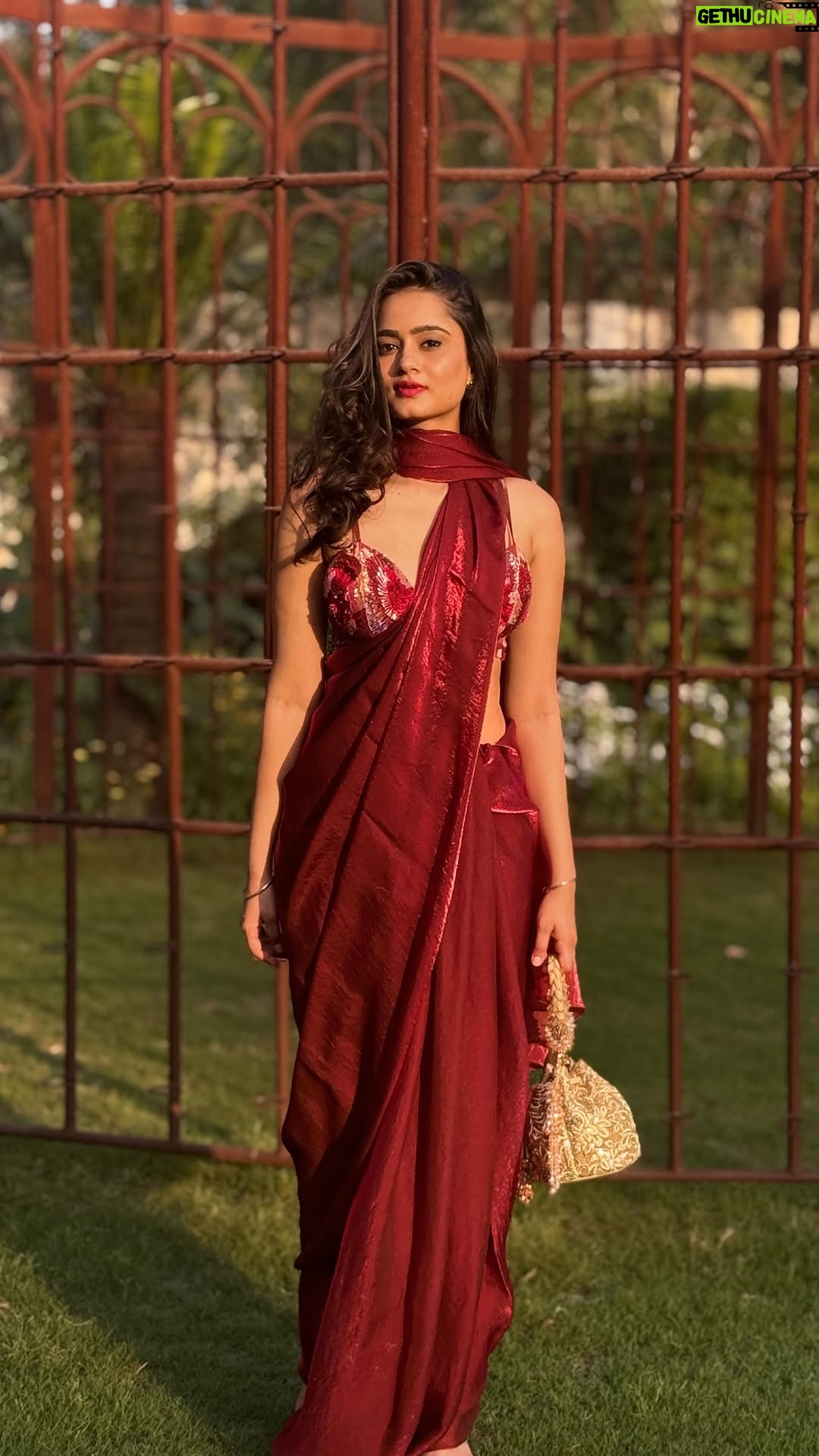 Vanya Bahl - 611 Likes - Sunday Mood in @varun_bahl ❤️
•
Channelling my inner Poo @kareenakapoorkhan 👀