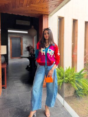 Vanya Bahl Instagram - Sunshine in stitches ☀️ A burst of colours, softness, and summer vibes! @salonijainlabel ♡