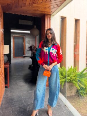 Vanya Bahl Instagram - Sunshine in stitches ☀️ A burst of colours, softness, and summer vibes! @salonijainlabel ♡