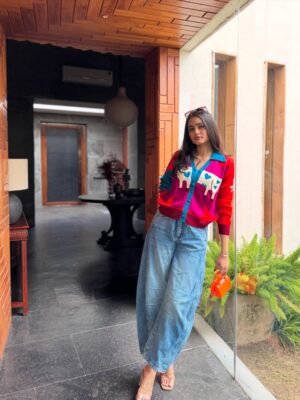 Vanya Bahl Instagram - Sunshine in stitches ☀️ A burst of colours, softness, and summer vibes! @salonijainlabel ♡