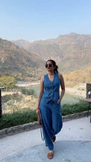 Vanya Bahl Instagram - My new favourite co-ord sets to live in from @designsbyqueenbee 🤍🤍
•
1 : Classic denim waist coat & pants
2 : Sunny mustard waist coat & pants
