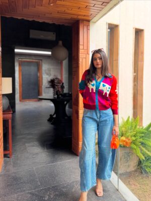 Vanya Bahl Instagram - Sunshine in stitches ☀️ A burst of colours, softness, and summer vibes! @salonijainlabel ♡