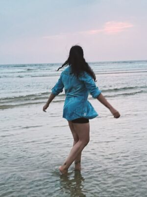 Varsha Bollamma Instagram - Seaggu lekunda in a SEAtuationahip 🩵🌊