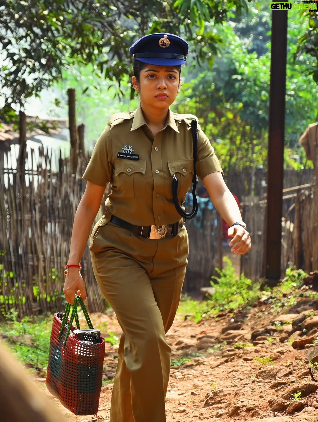 Varsha Bollamma - 334.9K Likes - Where is Chandrika? Please let me know if you find her!! 🥺
Thank you for all the love you have been showering on Constable kanakam! If you haven’t watched it yet, watch it on @etvwin 💕
#constablekanakam