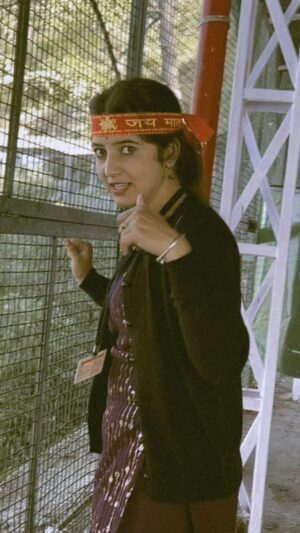 Varsha Rajput Instagram - जब माँ का बुलावा आता हैं, भक्त दौड़ा-दौड़ा जाता हैं
जीवन में सुख-शन्ति-समृद्धि को पाता है, माँ के चरणों में उसकों बड़ा सुकून आता हैं❤️🕉️