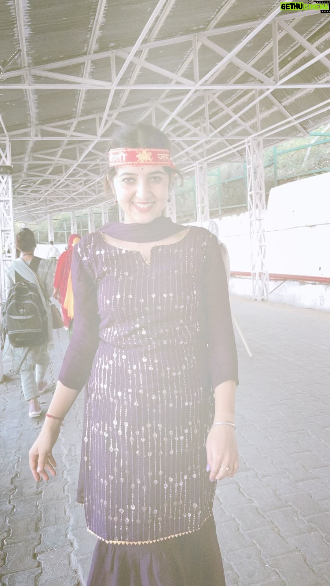 Varsha Rajput - 227.7K Likes - मिलते हैं हज़ारों से
पर एक है जो
हमेशा याद आता है
वो चौखट ही है तेरी माँ
जहां हर बंदा सुकून पाता है💕❤️