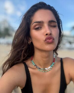 Vartika Singh Instagram - 24hrs in 🇹🇭: beach, waves, zen 🌊✨