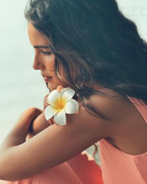 Vartika Singh Instagram - Lost in the waves, found in the moment 🌸