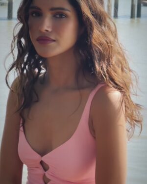 Vartika Singh Instagram - Lost in the waves, found in the moment 🌸