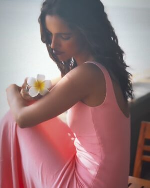 Vartika Singh Instagram - Lost in the waves, found in the moment 🌸
