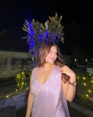 Vasundhara Thakur Instagram - ain’t no sunshine when she gone 🌙💜
