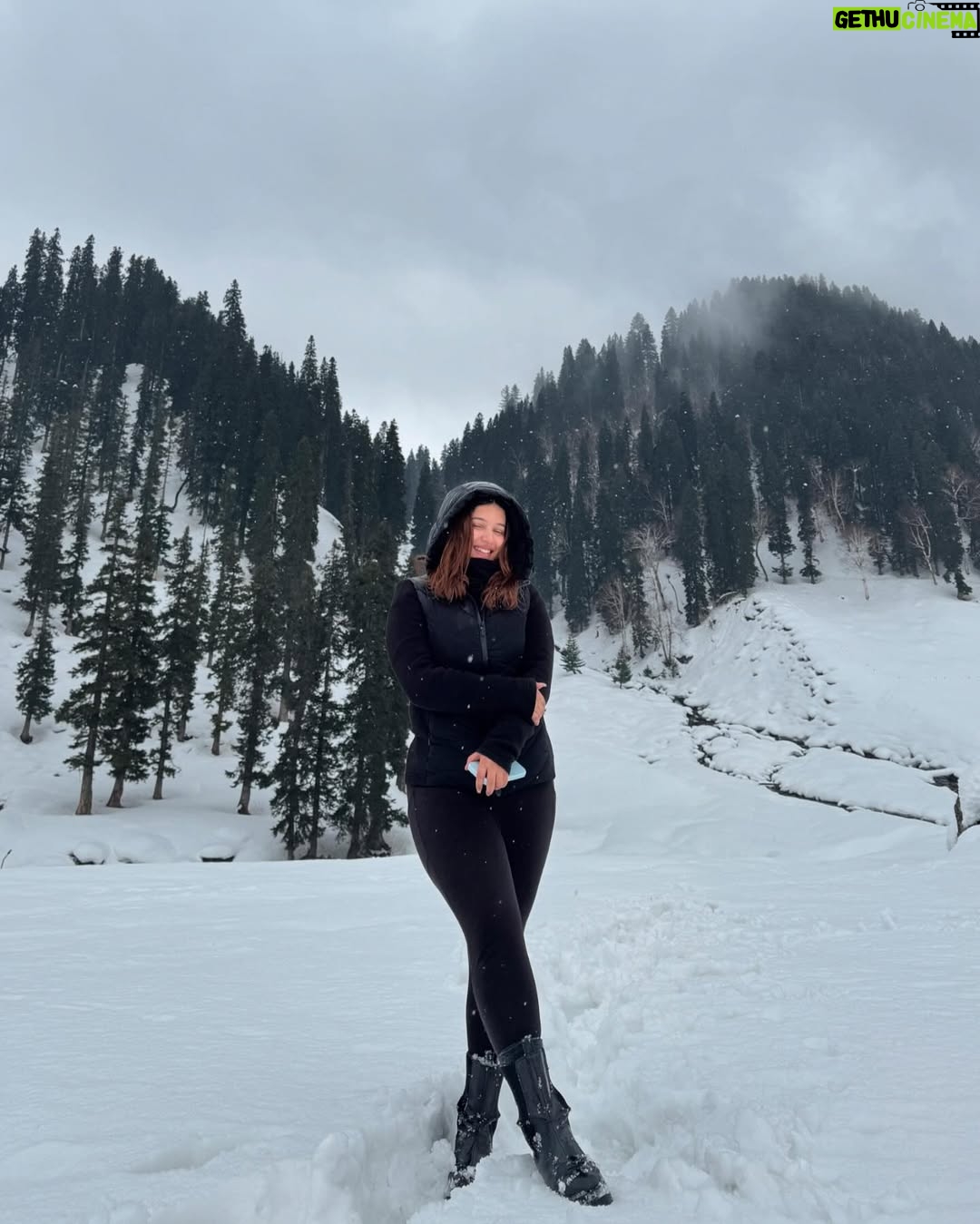 Vasundhara Thakur - 4.3K Likes - this laila is a professional yapper ✨🎬🖤
.
.
.
.
.
.
#explore #explorepage #vasundharaaa #trending #trend #chandigarh #chd #love #positive #positivevibes #foryoupage #fyp #instagram #insta #black  #captions #caption #kashmir #srinagar #gulmarg #sonmarg #mountains #travel