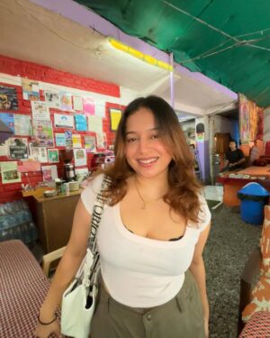 Vasundhara Thakur Instagram - chaotic but sweet 💗
.
.
.
#explorepage #explore #trending #vasundharaaa #fyp #girls #ootd #hp #himachal #explorepage✨