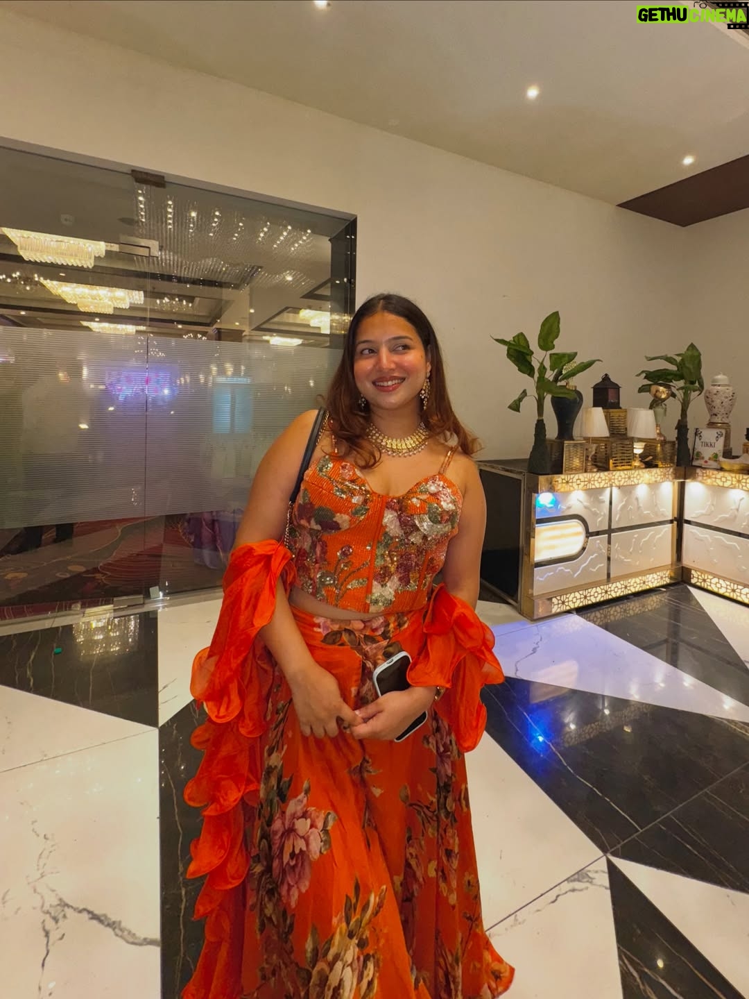 Vasundhara Thakur - 3K Likes - Azul ✨🍾