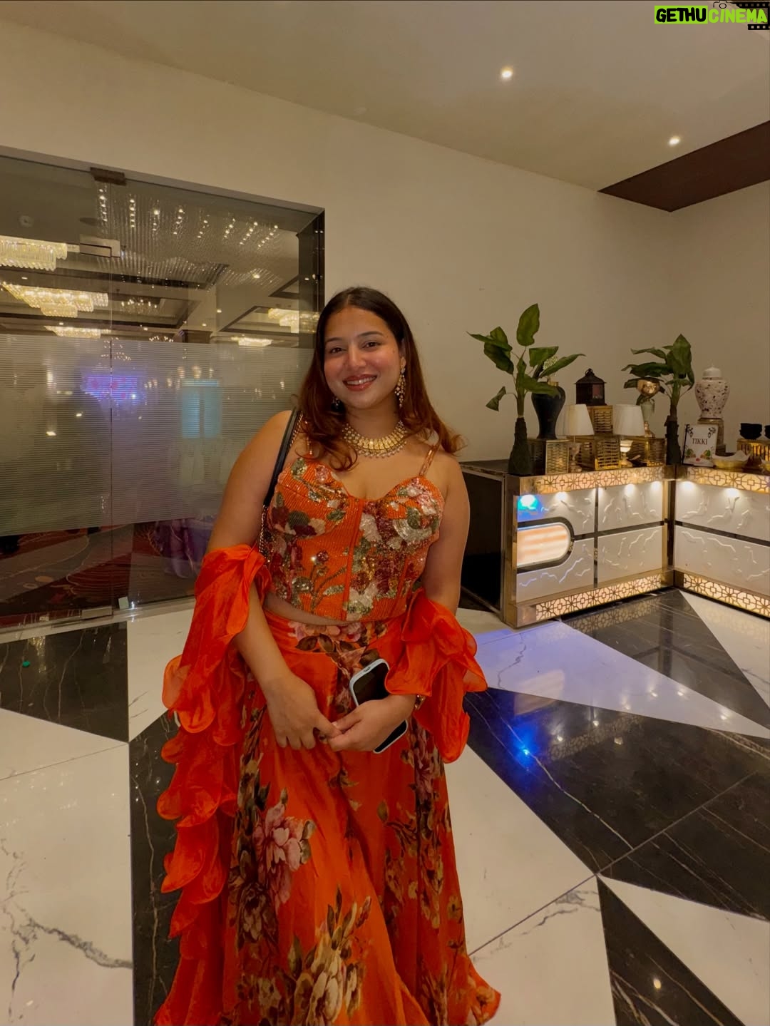 Vasundhara Thakur - 3K Likes - Azul ✨🍾