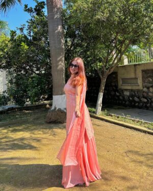 Vasundhara Thakur Instagram - so the second picture is a ss from a video ( bad quality ik ) but I’m in love w the hair 🥹🌙🌺🧚🏼‍♂️.