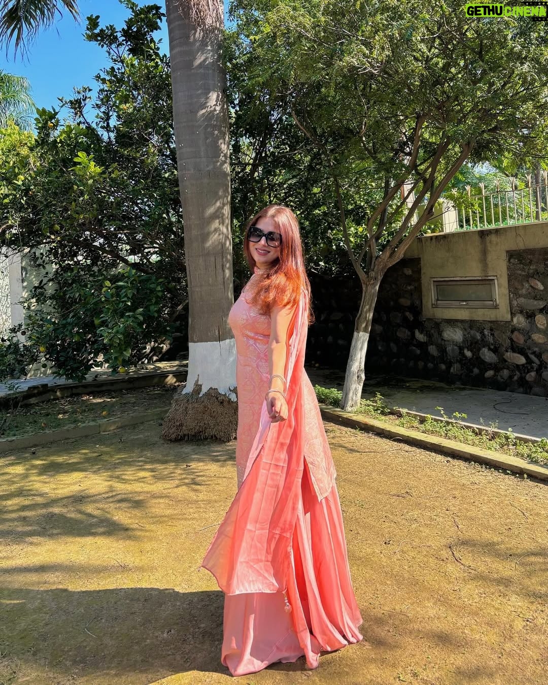 Vasundhara Thakur - 4.8K Likes - so the second picture is a ss from a video ( bad quality ik ) but I’m in love w the hair 🥹🌙🌺🧚🏼‍♂️.