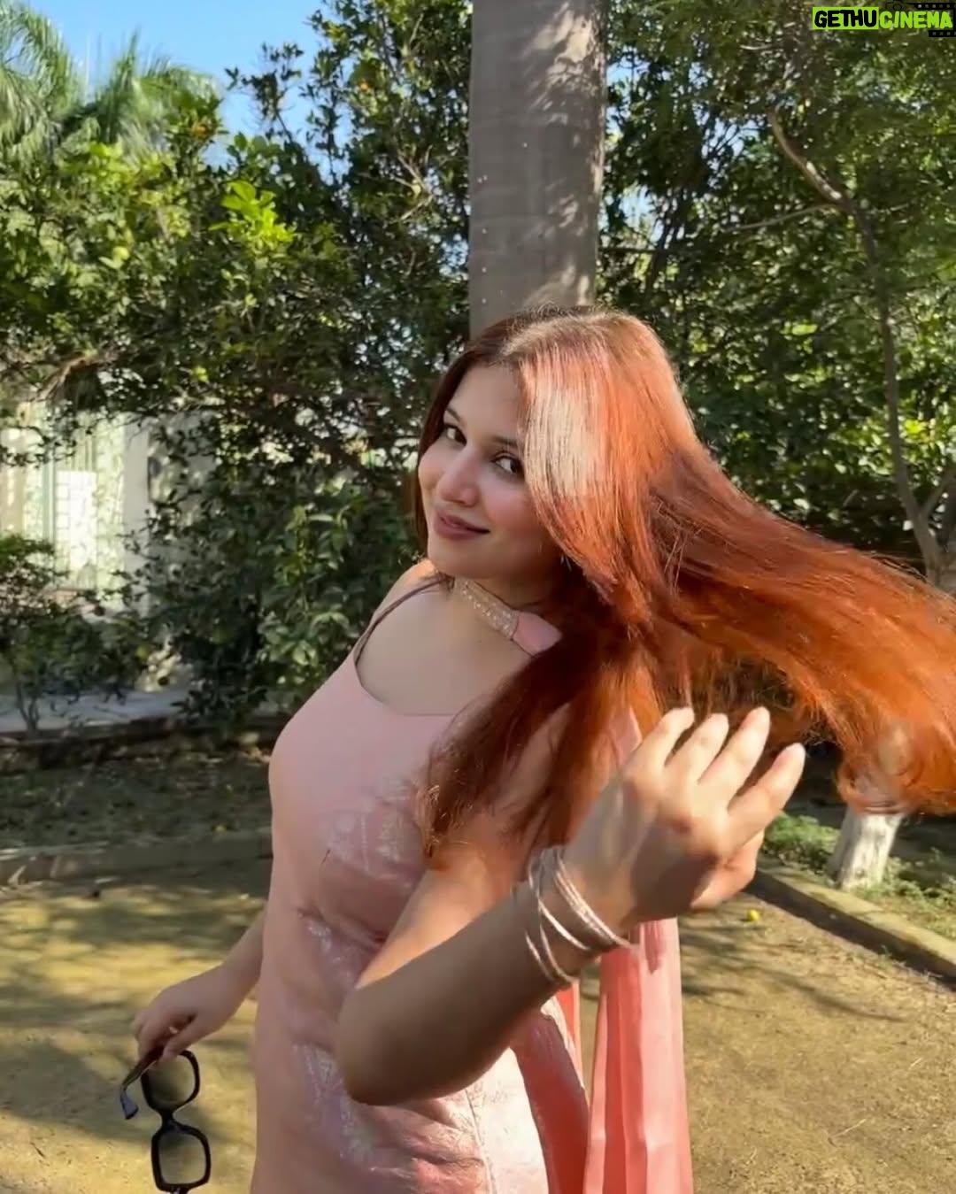 Vasundhara Thakur - 4.8K Likes - so the second picture is a ss from a video ( bad quality ik ) but I’m in love w the hair 🥹🌙🌺🧚🏼‍♂️.