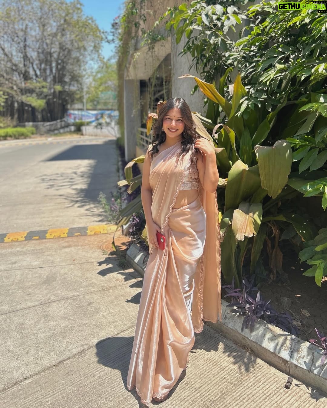 Vasundhara Thakur - 8.6K Likes - pictures that never made to the gram 🍾💕