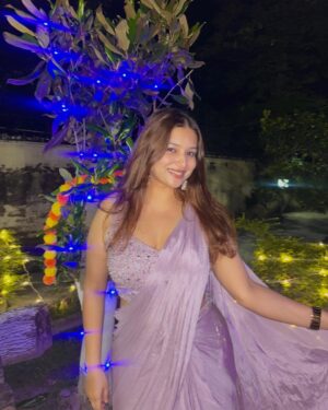 Vasundhara Thakur Instagram - ain’t no sunshine when she gone 🌙💜