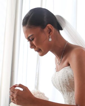 Venus Raj Instagram - Husband, one year has passed by so quickly. In the many lessons that God is teaching us and is allowing us to experience, one thing really stood out - I genuinely feel that we are one, that we are in one team, and that you always put my wellbeing first.

As I am typing this I am tearing up, because God knows that this is exactly how I wanted to be loved. You are doing well My Love in being a husband, a friend, and a leader to me. 

I respect you with all of my life. 🥹❤️
Happy Anniversary Love.