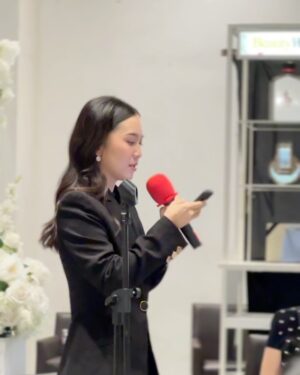 Venus Raj Instagram - I’m amazed at how these women are using their platform to honor and glorify God! 

I was privileged to be part of  @amenglobalco’s event at @luxedutyfree last Thursday. Aside from the amazing shopping experience at @dutyfreephils, I also love the fact that I got to serve with these ladies @earlbejapaolo @camilleprats not only in church ministries but also in corporate events. 

Thank you @amenglobalco @kynagem for making the vision of combining faith and tech to create a suit that moves the wearer towards her God-given goals a reality. 🤍