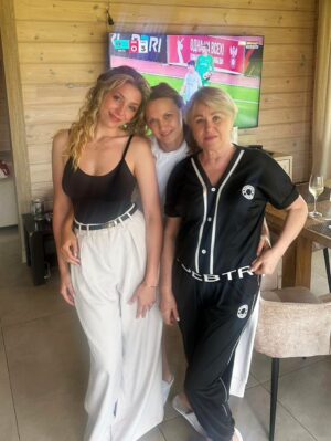 Vera Aldonina Instagram - В гостях у любимых Ролана и Иры Гусевых!❤️
Крёстный, плов был просто супер!🔥