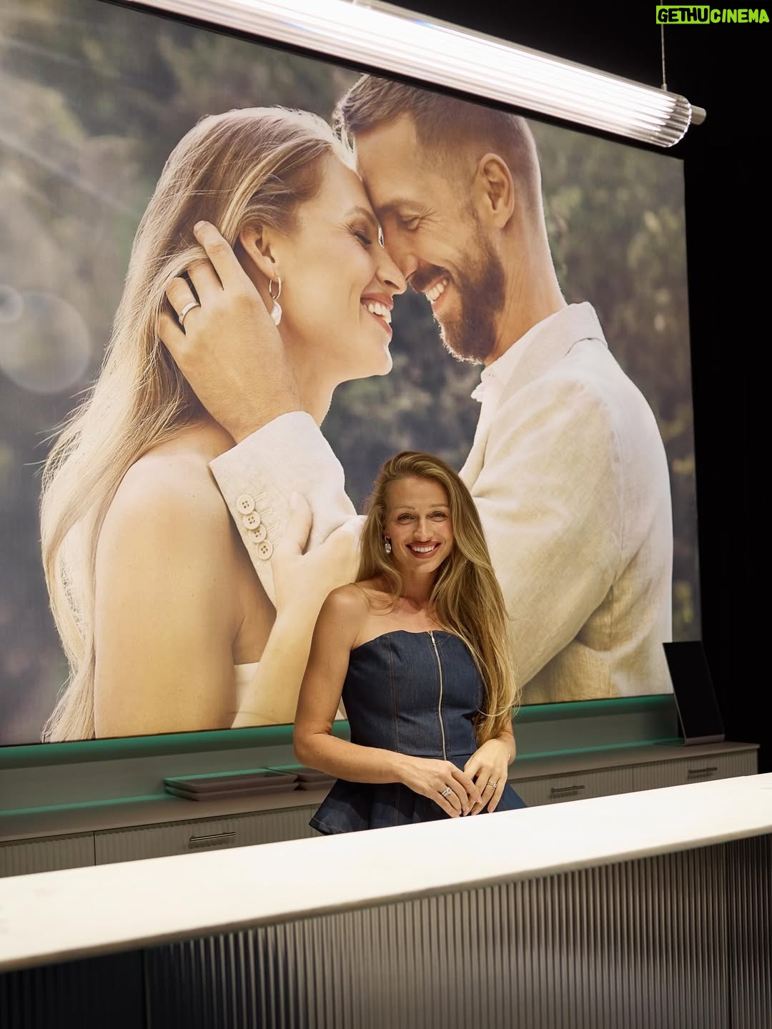 Veronika Kašáková - 1.3K Likes - Měla jsem tu čest být u slavnostního představení nového showroomu @klenotajewelry v Dušní ulici.
Pro mě srdcovka a láska k celému týmu, který za touhle nádherou stojí. 💙
Překrásná fotografie naší lásky s mužem mě dojala k slzám. Děkuji🥹

Moc gratuluju k překrásnému showroomu, kde se propojuje krása šperků, nadšení a obrovský kus práce.

#Klenota #Showroom #ShadesOfBlue
