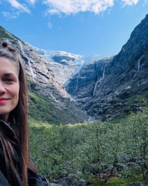 Veronika Macková Instagram - Zastavit se a cítit Přítomnost. Radost.
Žít. Klid.

🍀 
#jakmalostacikestesti #glacier
