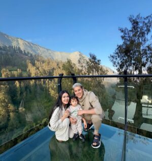 Via Vallen Instagram - Teman nyaman 🤍🤍