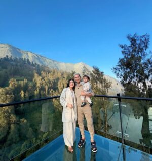 Via Vallen Instagram - Teman nyaman 🤍🤍