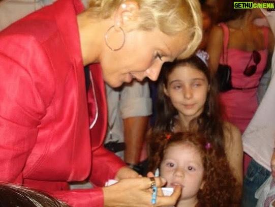 Victória Diniz - 17.2K Likes - eu era tipo o ronaldinho quando era criança, tava em todos os lugares

feliz dia das crianças 💕