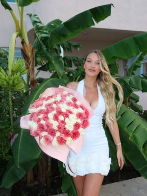 Victoria Jancke Instagram - Love language: 🌹💐🌸🥀🌺🌷♥️ @lexandroses 

My love language is flowers. 🌸
Now that I’m back in dating, one of my non-negotiables and standards is that a man brings me flowers — ideally roses — either when he picks me up or sends them before the date.

I actually learned this from one of my Russian friends, and it stayed with me. Because honestly, if a man can’t even afford to bring you flowers, how could he ever hold the space for you to be in your feminine energy or eventually lead a household?

For me, it’s not about material things — it’s about gesture, effort, and appreciation.
Flowers are a simple, yet powerful expression of feminine value and romance. 🌷
__________
🇩🇪 Meine Love Language sind Blumen. 🌸
Seit ich wieder date, ist eines meiner Non-Negotiables und ein echter Standard für mich, dass ein Mann mir Blumen mitbringt – am liebsten Rosen –, entweder wenn er mich abholt oder er sendet sie vor dem Date.

Das habe ich von einer meiner russischen Freundinnen gelernt, und es ist mir bis heute geblieben. Denn ganz ehrlich: Wenn ein Mann sich nicht einmal leisten oder die Mühe machen kann, dir Blumen zu bringen – wie soll er dann den Raum halten, damit du in deiner weiblichen Energie sein kannst oder irgendwann die Frau im Haus wirst?

Für mich geht es dabei nicht um Materielles – sondern um Gesten, Mühe und Wertschätzung.
Blumen sind ein einfacher, aber unglaublich kraftvoller Ausdruck von weiblichem Wert und Romantik. 🌷
