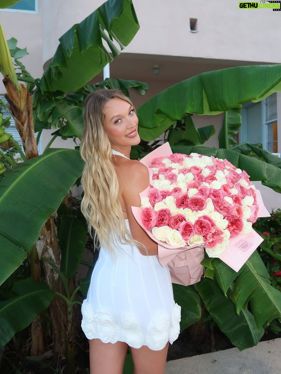 Victoria Jancke - 11.6K Likes - Love language: 🌹💐🌸🥀🌺🌷♥️ @lexandroses 

My love language is flowers. 🌸
Now that I’m back in dating, one of my non-negotiables and standards is that a man brings me flowers — ideally roses — either when he picks me up or sends them before the date.

I actually learned this from one of my Russian friends, and it stayed with me. Because honestly, if a man can’t even afford to bring you flowers, how could he ever hold the space for you to be in your feminine energy or eventually lead a household?

For me, it’s not about material things — it’s about gesture, effort, and appreciation.
Flowers are a simple, yet powerful expression of feminine value and romance. 🌷
__________
🇩🇪 Meine Love Language sind Blumen. 🌸
Seit ich wieder date, ist eines meiner Non-Negotiables und ein echter Standard für mich, dass ein Mann mir Blumen mitbringt – am liebsten Rosen –, entweder wenn er mich abholt oder er sendet sie vor dem Date.

Das habe ich von einer meiner russischen Freundinnen gelernt, und es ist mir bis heute geblieben. Denn ganz ehrlich: Wenn ein Mann sich nicht einmal leisten oder die Mühe machen kann, dir Blumen zu bringen – wie soll er dann den Raum halten, damit du in deiner weiblichen Energie sein kannst oder irgendwann die Frau im Haus wirst?

Für mich geht es dabei nicht um Materielles – sondern um Gesten, Mühe und Wertschätzung.
Blumen sind ein einfacher, aber unglaublich kraftvoller Ausdruck von weiblichem Wert und Romantik. 🌷