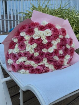 Victoria Jancke Instagram - Love language: 🌹💐🌸🥀🌺🌷♥️ @lexandroses 

My love language is flowers. 🌸
Now that I’m back in dating, one of my non-negotiables and standards is that a man brings me flowers — ideally roses — either when he picks me up or sends them before the date.

I actually learned this from one of my Russian friends, and it stayed with me. Because honestly, if a man can’t even afford to bring you flowers, how could he ever hold the space for you to be in your feminine energy or eventually lead a household?

For me, it’s not about material things — it’s about gesture, effort, and appreciation.
Flowers are a simple, yet powerful expression of feminine value and romance. 🌷
__________
🇩🇪 Meine Love Language sind Blumen. 🌸
Seit ich wieder date, ist eines meiner Non-Negotiables und ein echter Standard für mich, dass ein Mann mir Blumen mitbringt – am liebsten Rosen –, entweder wenn er mich abholt oder er sendet sie vor dem Date.

Das habe ich von einer meiner russischen Freundinnen gelernt, und es ist mir bis heute geblieben. Denn ganz ehrlich: Wenn ein Mann sich nicht einmal leisten oder die Mühe machen kann, dir Blumen zu bringen – wie soll er dann den Raum halten, damit du in deiner weiblichen Energie sein kannst oder irgendwann die Frau im Haus wirst?

Für mich geht es dabei nicht um Materielles – sondern um Gesten, Mühe und Wertschätzung.
Blumen sind ein einfacher, aber unglaublich kraftvoller Ausdruck von weiblichem Wert und Romantik. 🌷