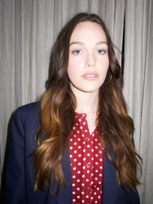 Victoria Pedretti Instagram - A cozy house party with @jcrew at 190 Bowery
#ad