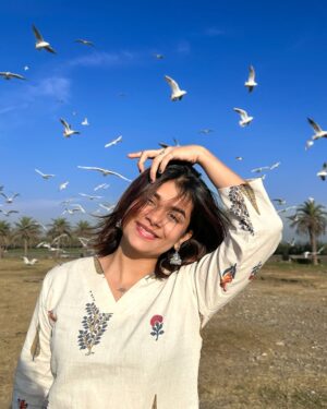 Vidhi Kothari Instagram - light layers, softer tones, louder energy —
this is where comfort meets quiet confidence.✨
brands that get this vibe-
@anicelabel @okhai_org @fabindiaofficial @urbanstree
#vidhikotharistyle #flyfreely #indieaesthetic #indianfashionblogger #slowstyle