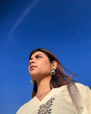 Vidhi Kothari Instagram - light layers, softer tones, louder energy —
this is where comfort meets quiet confidence.✨
brands that get this vibe-
@anicelabel @okhai_org @fabindiaofficial @urbanstree
#vidhikotharistyle #flyfreely #indieaesthetic #indianfashionblogger #slowstyle