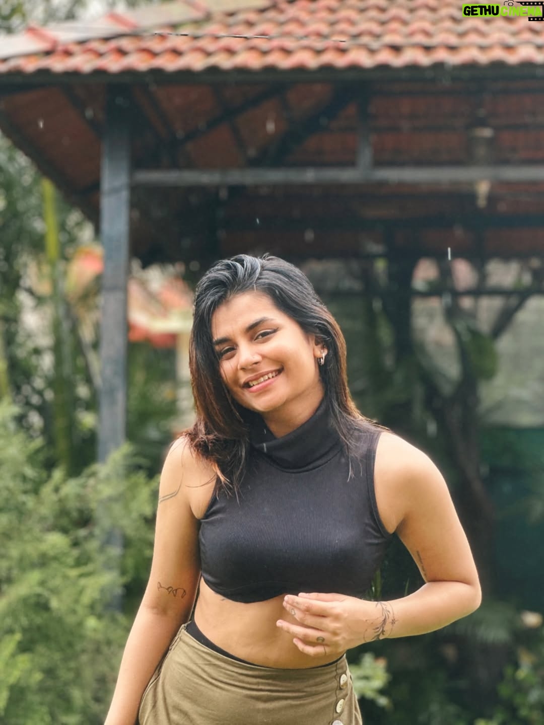 Vidhi Kothari - 2.6K Likes - 🥀