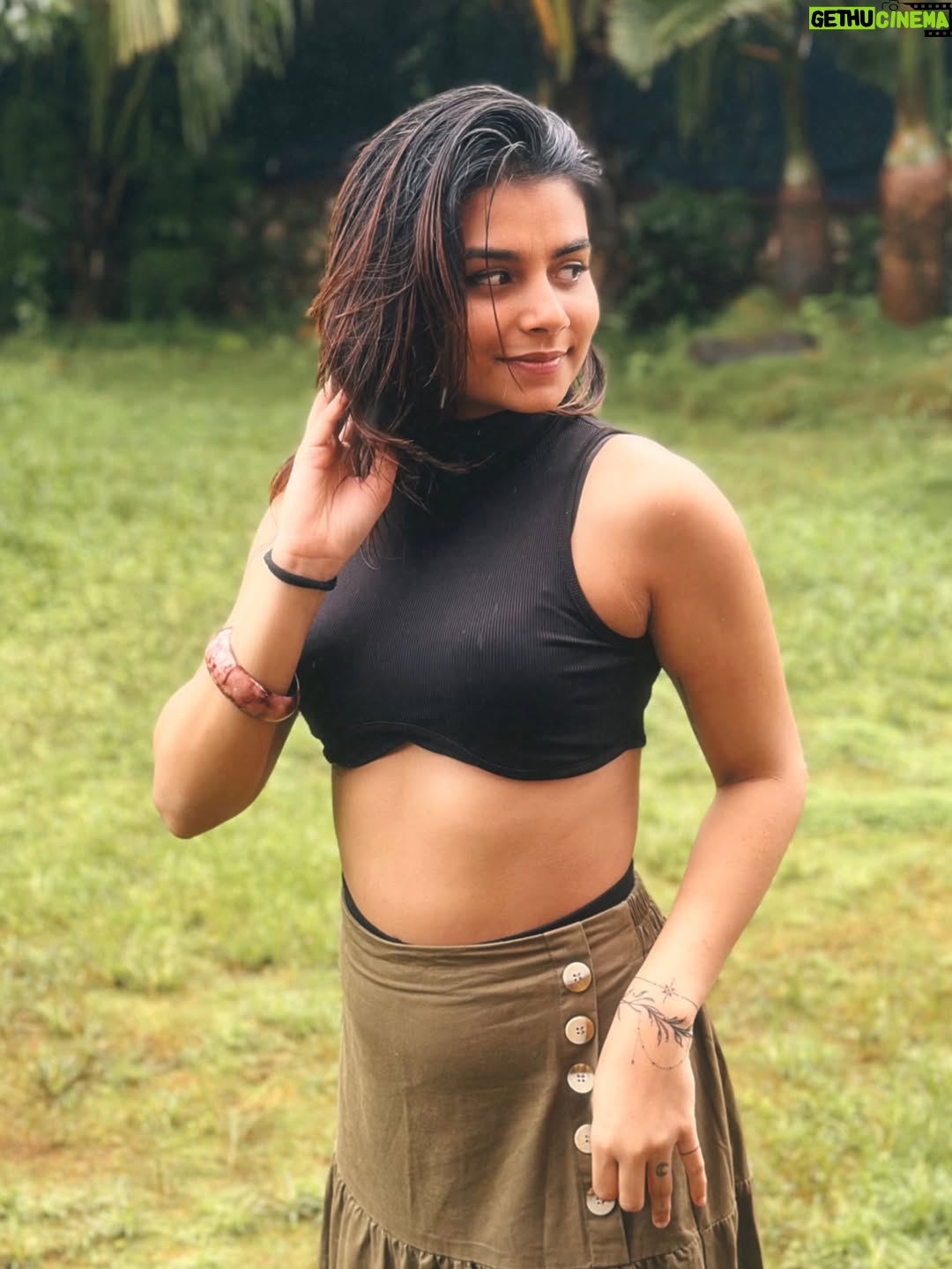 Vidhi Kothari - 2.6K Likes - 🥀