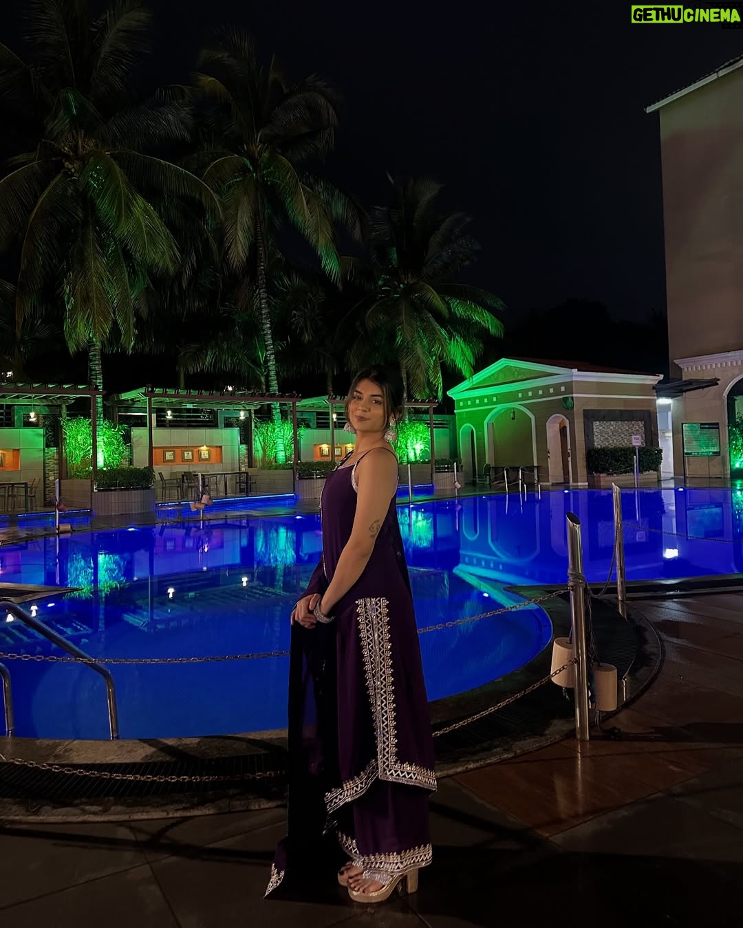 Vidhi Kothari - 1.2K Likes - 🙋🏻‍♀️☔️💜