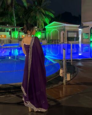 Vidhi Kothari Instagram - 🙋🏻♀️☔️💜
