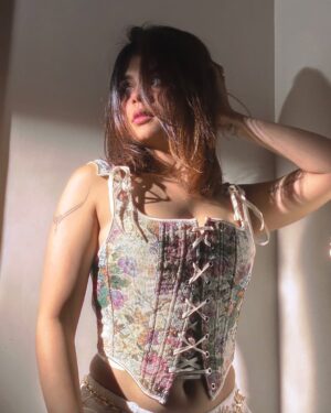 Vidhi Kothari Instagram - laced with fire 💋