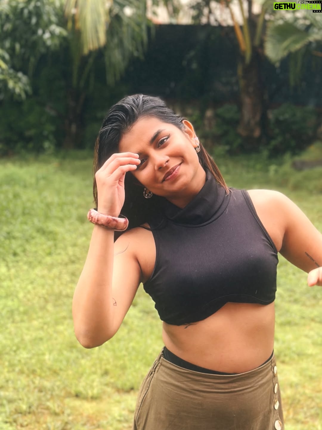 Vidhi Kothari - 2.6K Likes - 🥀