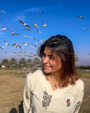 Vidhi Kothari Instagram - light layers, softer tones, louder energy —
this is where comfort meets quiet confidence.✨
brands that get this vibe-
@anicelabel @okhai_org @fabindiaofficial @urbanstree
#vidhikotharistyle #flyfreely #indieaesthetic #indianfashionblogger #slowstyle