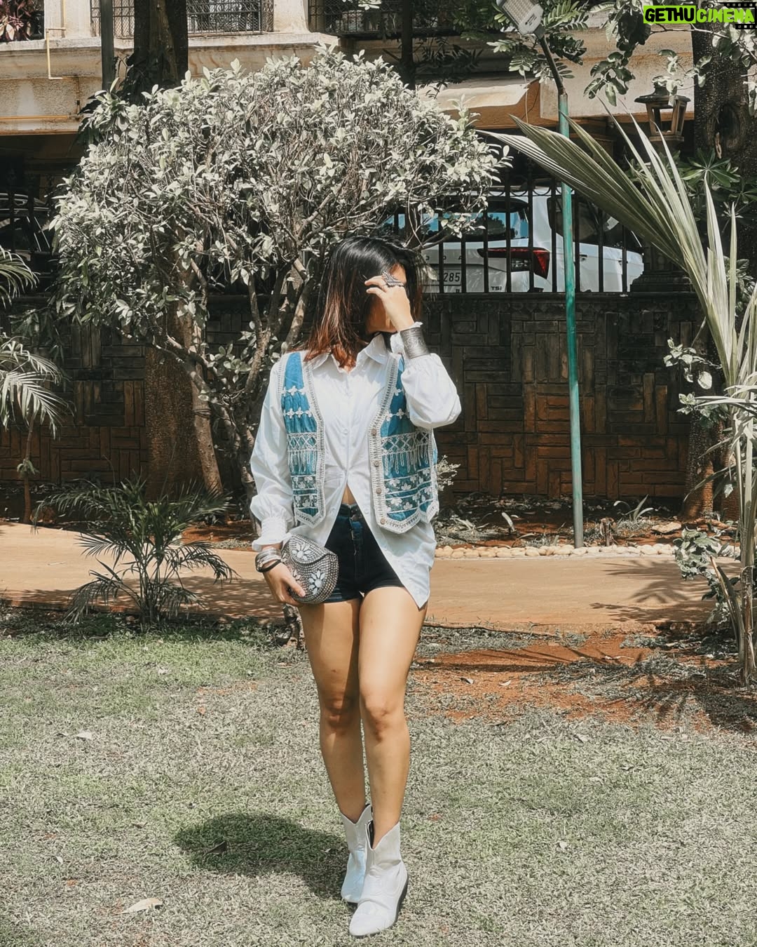 Vidhi Kothari - 1.2K Likes - Fit checkkkk 🦚