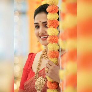 Vidhya Mohan Instagram - @preethiparakkat 

Jewellery: @parakkat_jewels