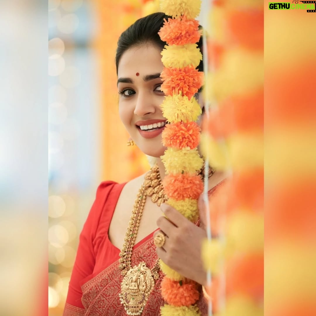 Vidhya Mohan - 4.2K Likes - @preethiparakkat 

Jewellery: @parakkat_jewels