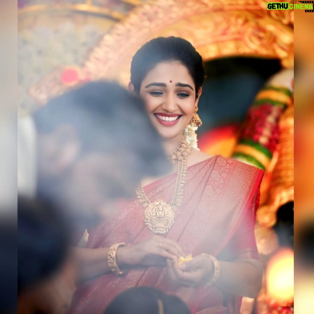 Vidhya Mohan - 4.2K Likes - @preethiparakkat 

Jewellery: @parakkat_jewels
